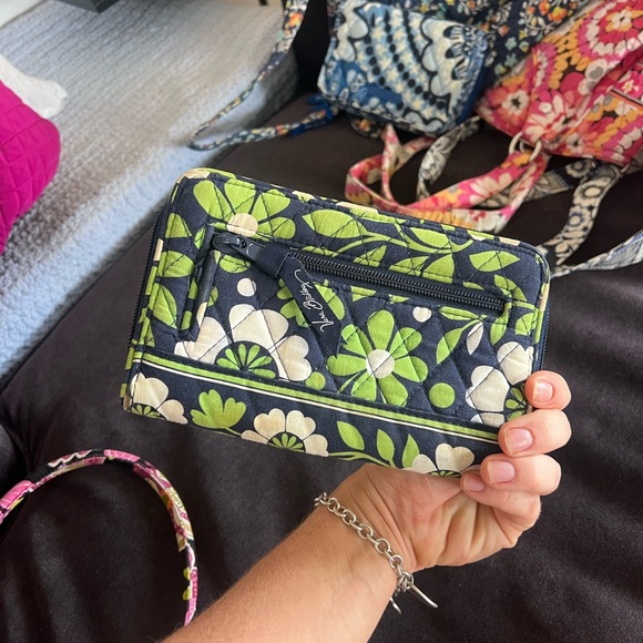 Green Vera Bradley wallet - Picture 2 of 3